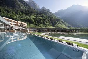 Inmitten der Südtiroler Bergwelt: das Feuerstein Resort