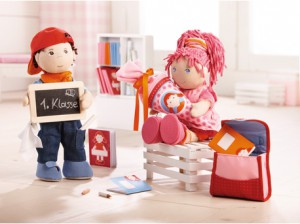 Puppen-Spielset zur Vorbereitung: "Erster Schultag", www.haba.de