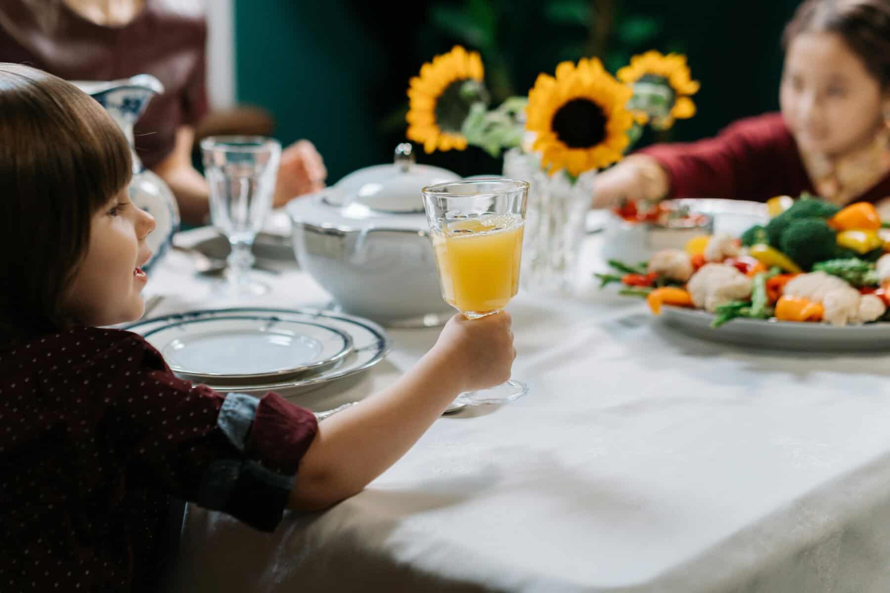 pexels-cottonbro-6969212 kinderessen im urlaub